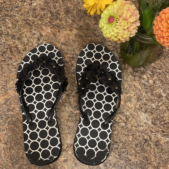 Summer Fun Flip Flops Black snd White with flowers - Picture 7 of 8